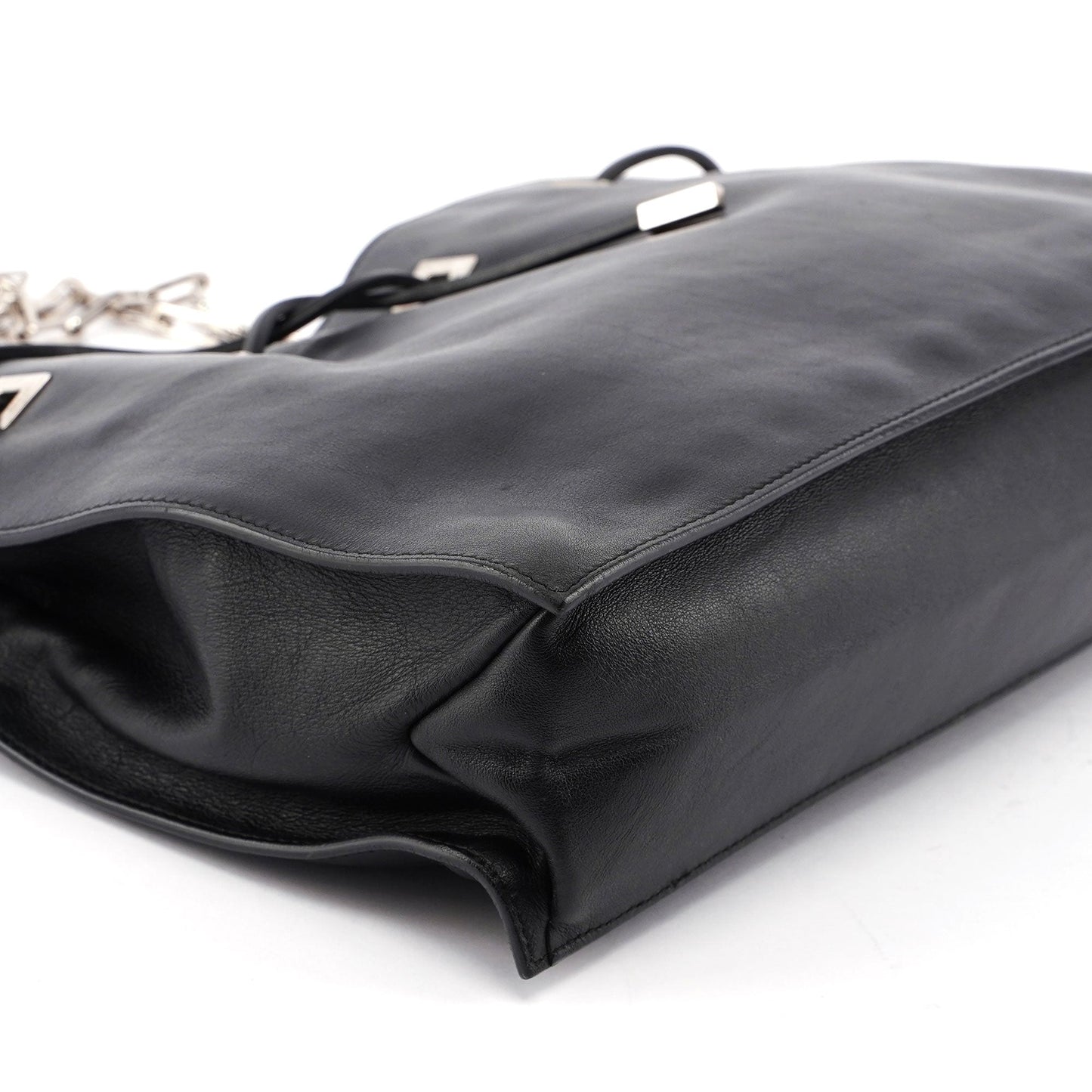 5338. Gucci Black Calfskin Drawstring Chain Tote