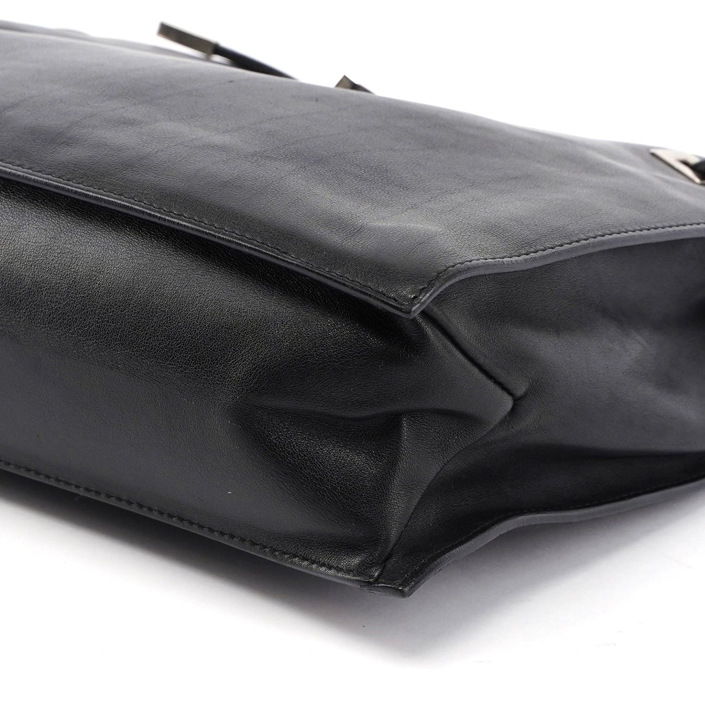 5338. Gucci Black Calfskin Drawstring Chain Tote