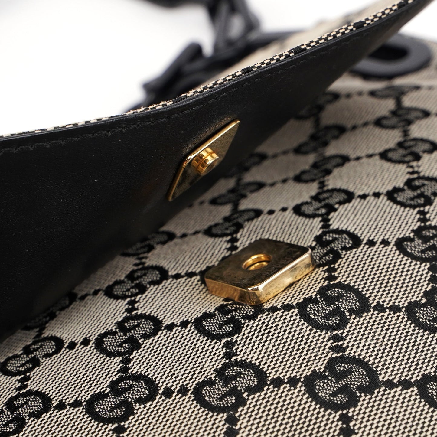 Beige GG Flap Plastic Chain Shoulder Bag